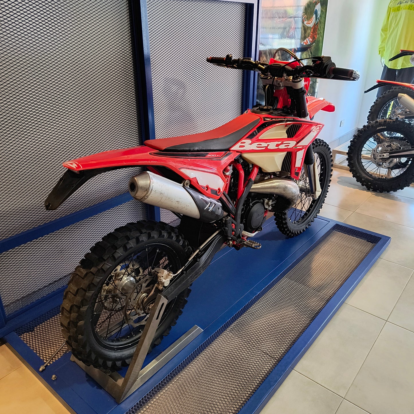 BETA300RR