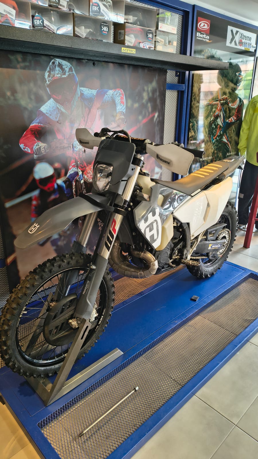 HUSQVARNA 300PRO 2025